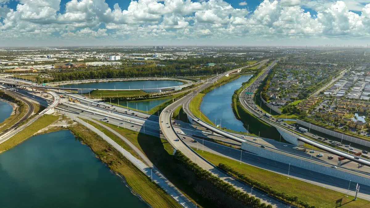 Южное направление I-95 перекрыто в Волусии после смертельного ДТП
